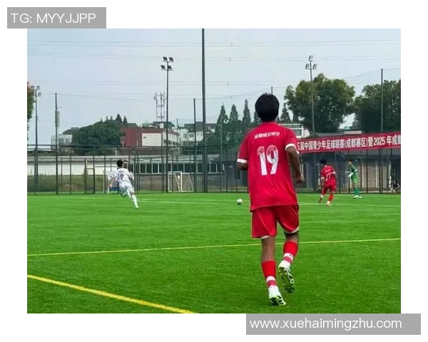 成都足球队在冠军赛中的灵活战术展现与团队协作分析 成都足球队在冠军赛中的灵活战术展现与团队协作分析