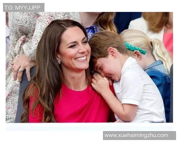 足球明星温馨时刻抱小孩视频展现亲子情深与运动员柔情一面 足球明星温馨时刻抱小孩视频展现亲子情深与运动员柔情一面